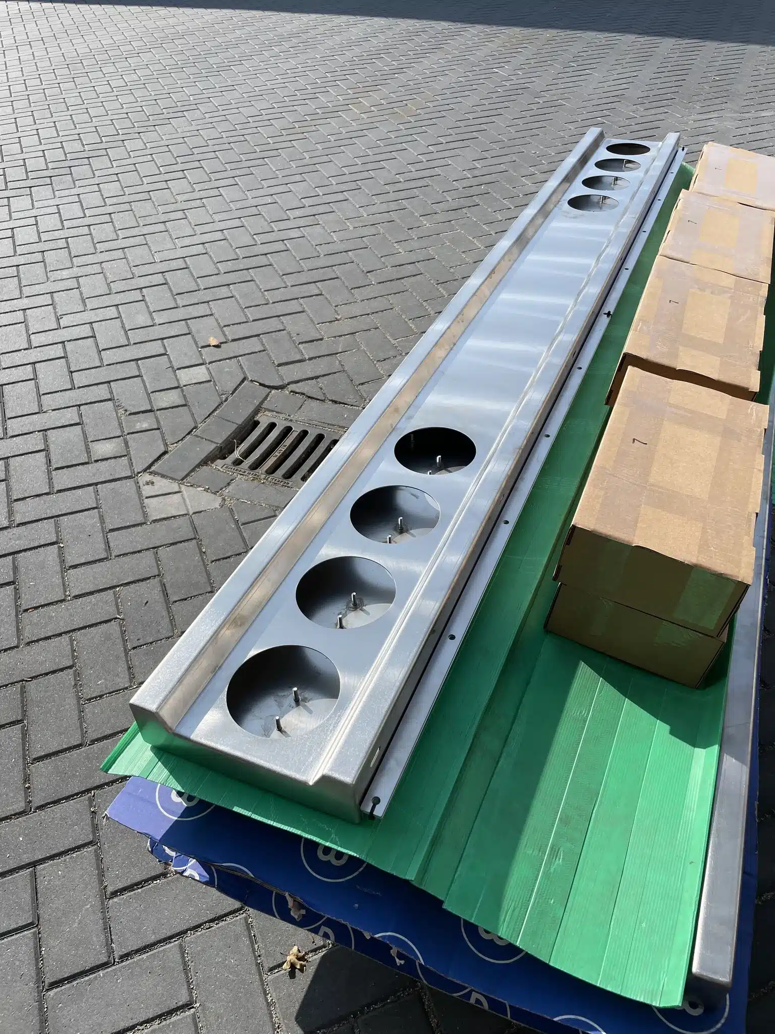 Bakfanger med runde ‘hamburger’-lyshull (rustfritt stål) - Bilde 3