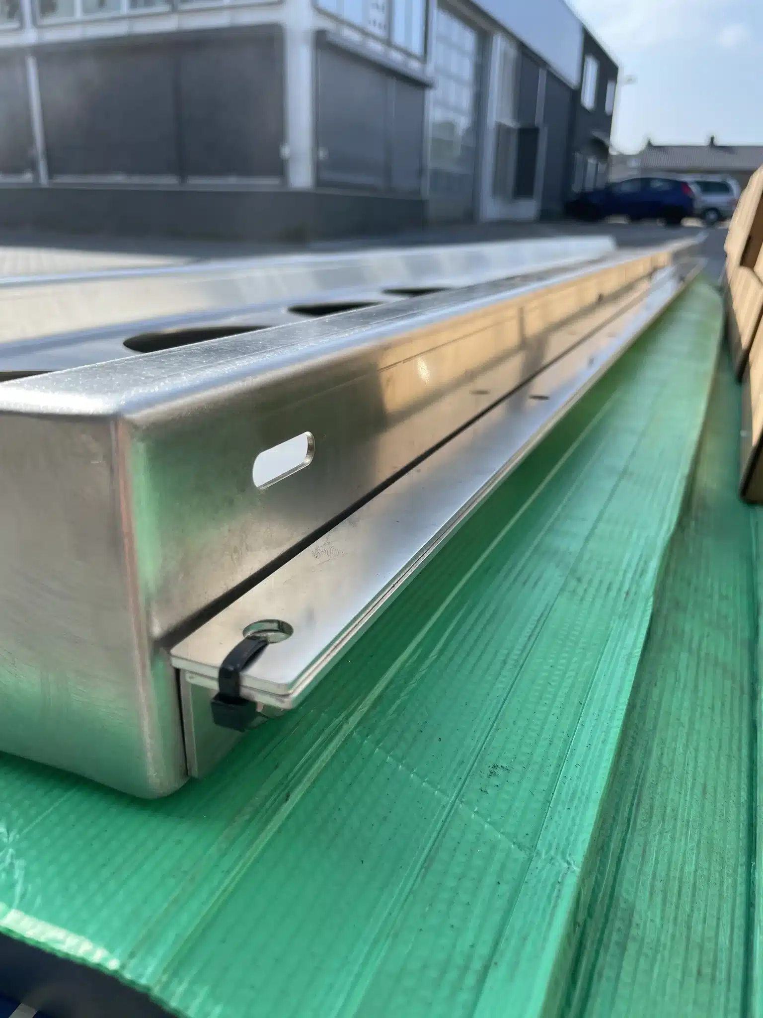 Bakfanger med runde ‘hamburger’-lyshull (rustfritt stål) - Bilde 2